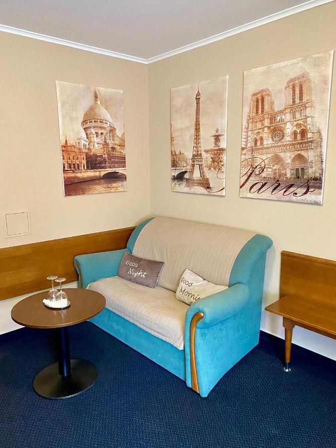 Zamecky Hotel Zlaty Orel Hranice  Buitenkant foto