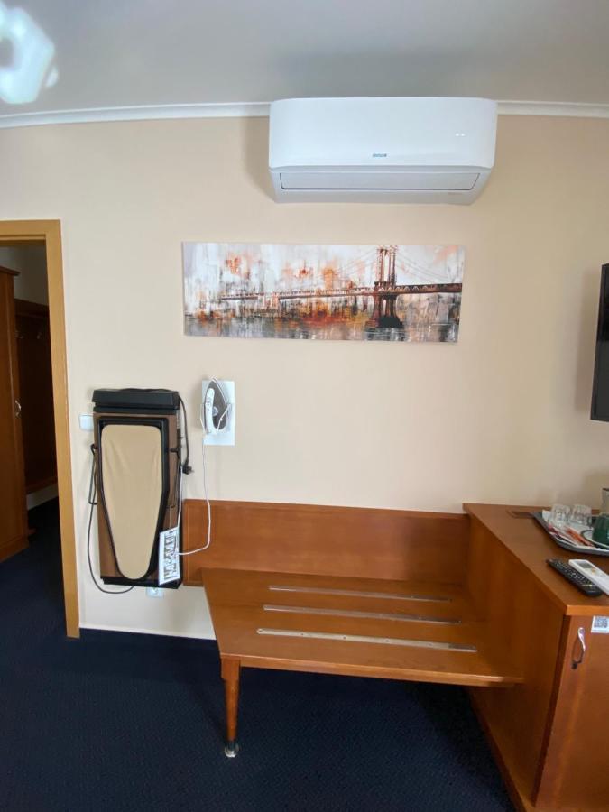 Zamecky Hotel Zlaty Orel Hranice  Buitenkant foto