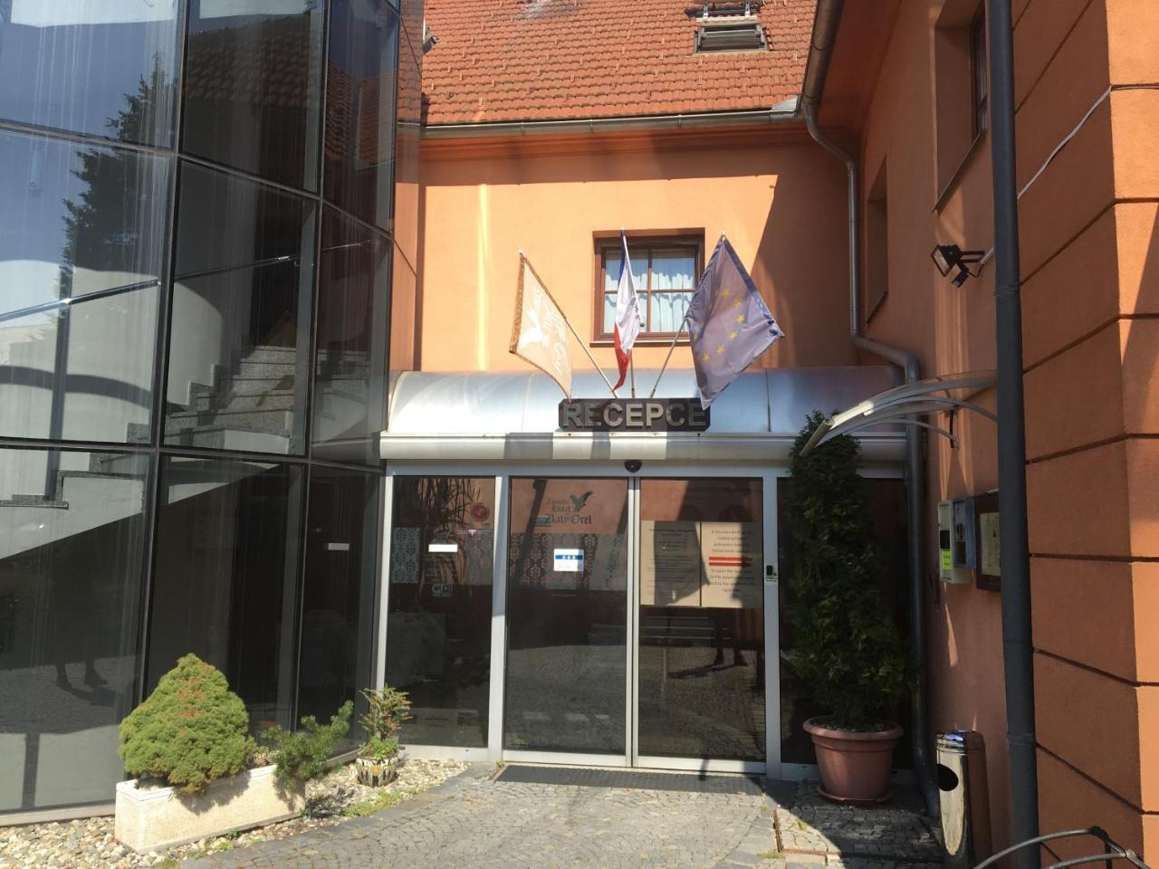 Zamecky Hotel Zlaty Orel Hranice  Buitenkant foto