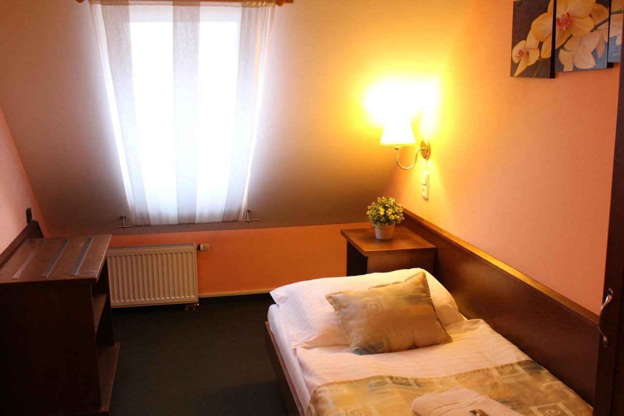 Zamecky Hotel Zlaty Orel Hranice  Buitenkant foto