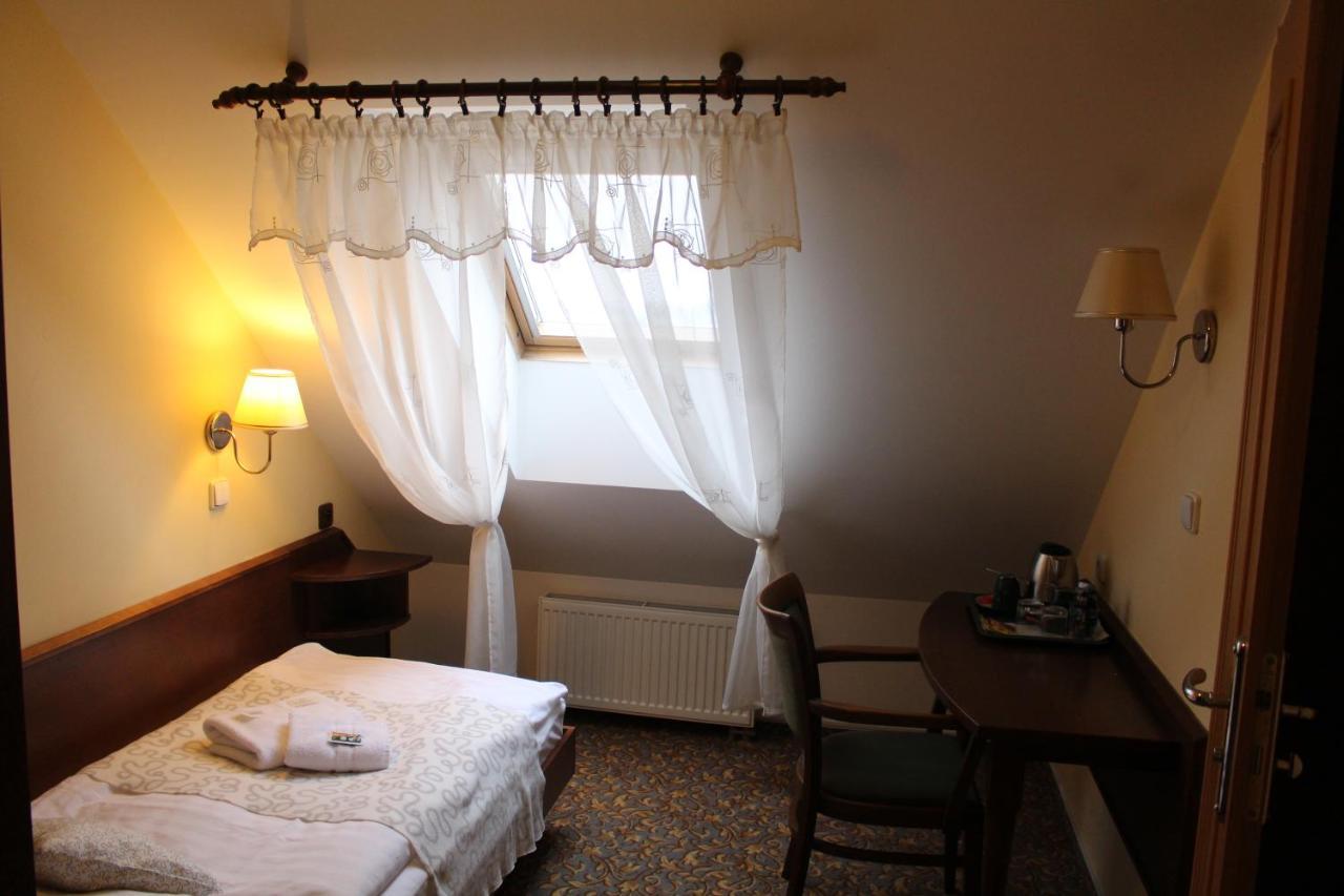 Zamecky Hotel Zlaty Orel Hranice  Buitenkant foto