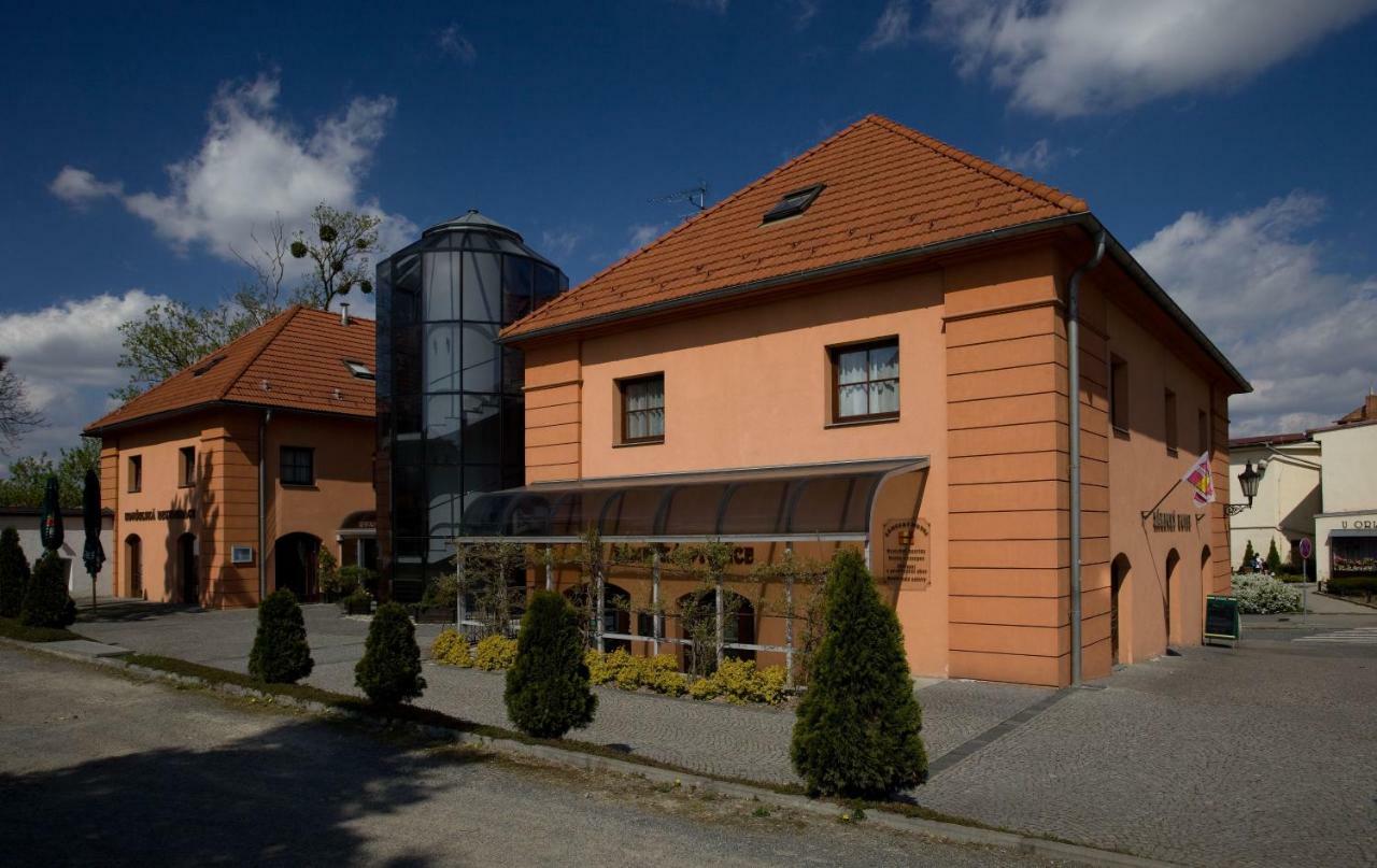 Zamecky Hotel Zlaty Orel Hranice  Buitenkant foto