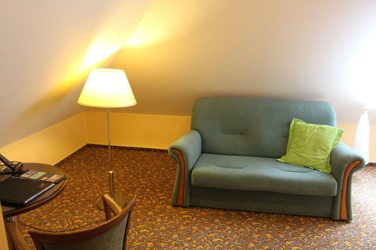 Zamecky Hotel Zlaty Orel Hranice  Buitenkant foto